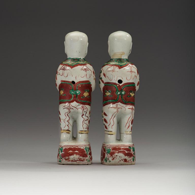 A pair of famille verte figures, Qing dynasty, Kangxi (1662-1722).