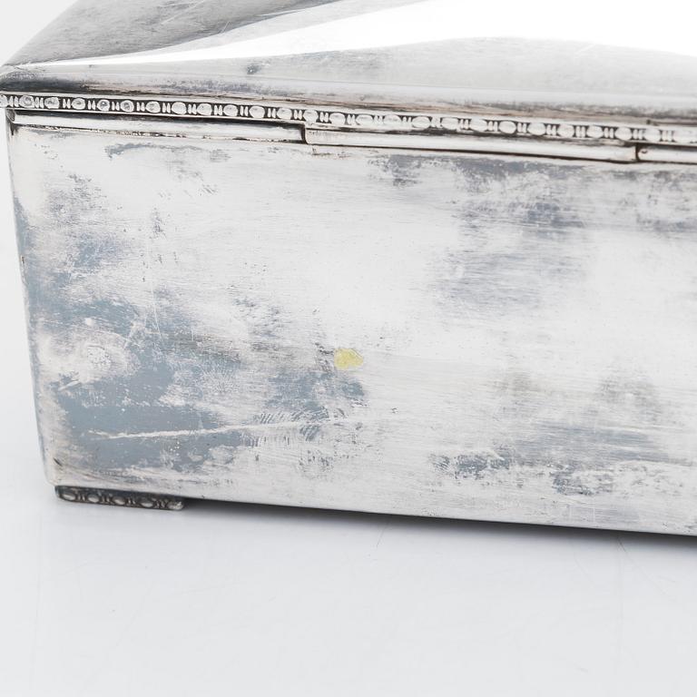 A silver cigar box, Finnish control marks, Helsinki 1929.