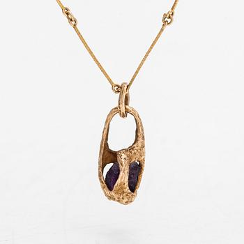 Björn Weckström, a 14K gold necklace, 'Reindeer Bell', with an  amethyst for Lapponia 1974.