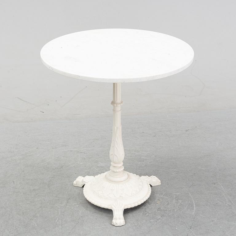 A model 'Classic Café' aluminum garden table from Byarum, 21st Century.