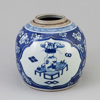 A porcelain jar, China, ca 1900.