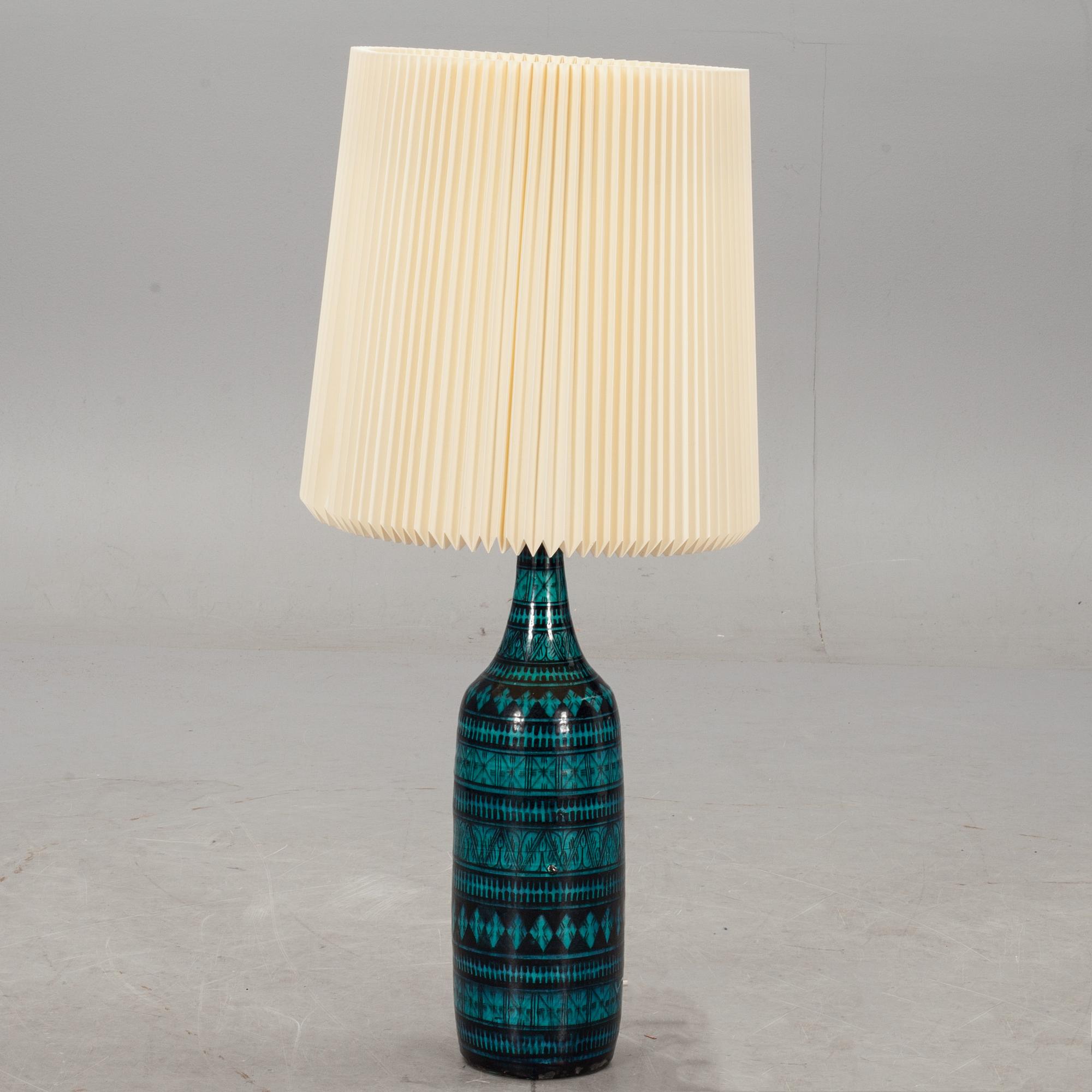 BORDSLAMPA, keramik, troligen Italien. 1950/60-tal.