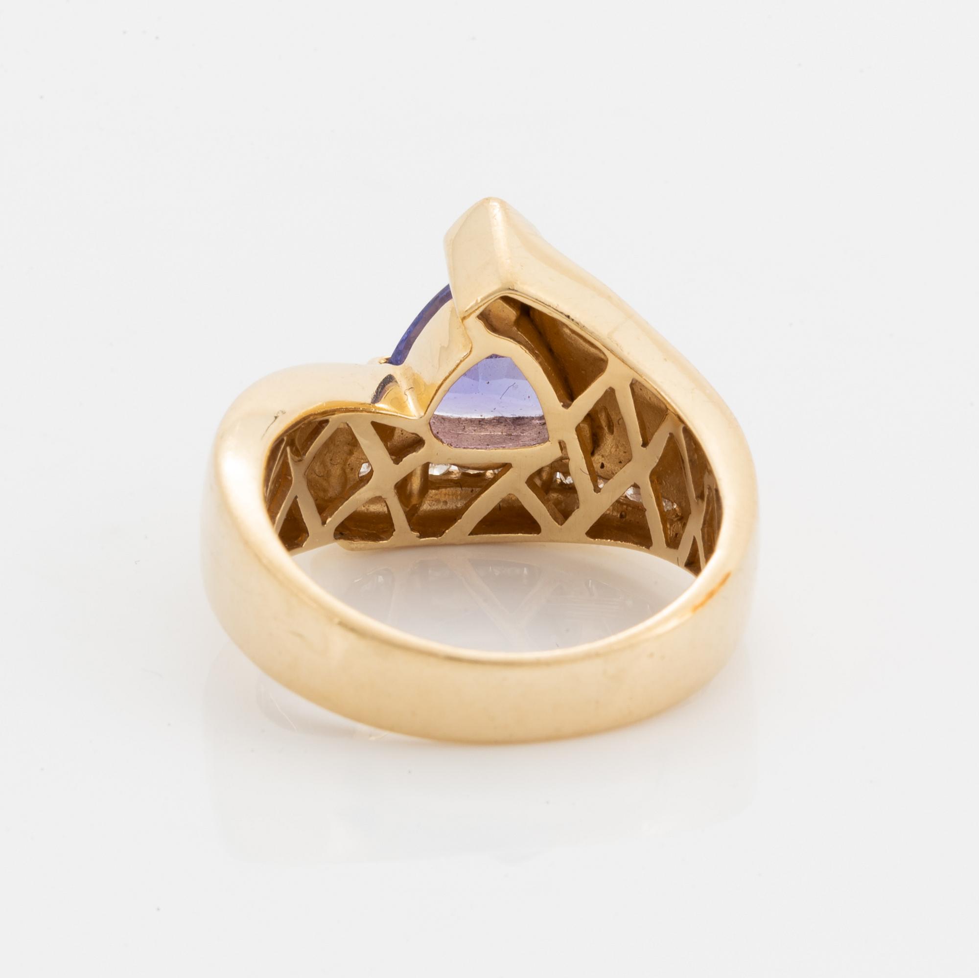 Brilliant-cut diamond and tanzanite ring.