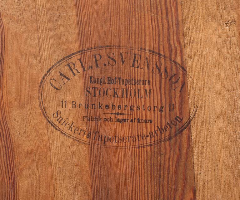 VITRINSKÅP, nyrokoko 1800-talets senare hälft.