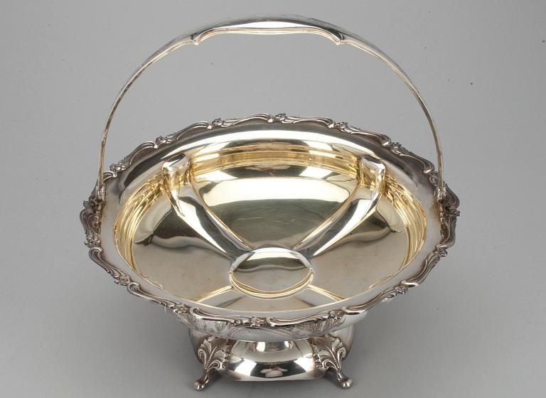 BRÖDKORG, silver, Auran Kultaseppä, Åbo 1947. Tot.vikt ca 752 g.