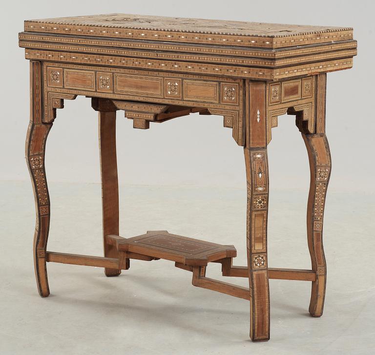 SPELBORD, orientaliskt, 1900-talets första del.