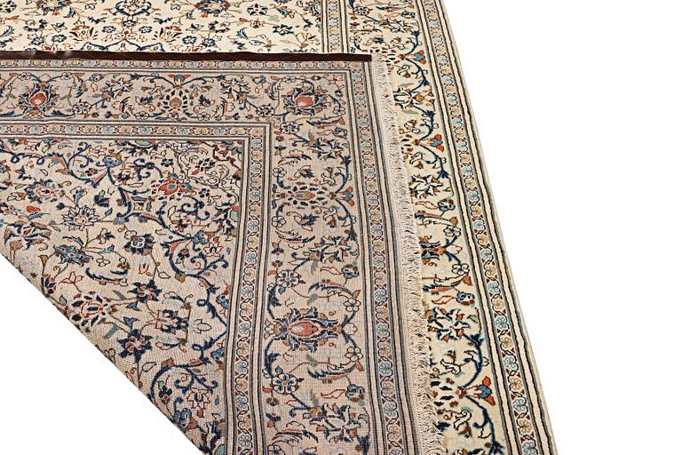 Matta, Keshan, ca 295 x 193 cm.