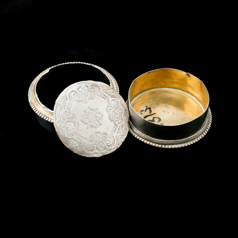 A Swedish 18th century parcel-gilt silver snuff-box, mark of G E Wendt, Gothenburg (1729-1735 (-53)).