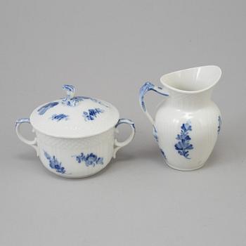 ROYAL COPENHAGEN, a 28 piece "Blå blomst" porcelain coffee service, Denmark.