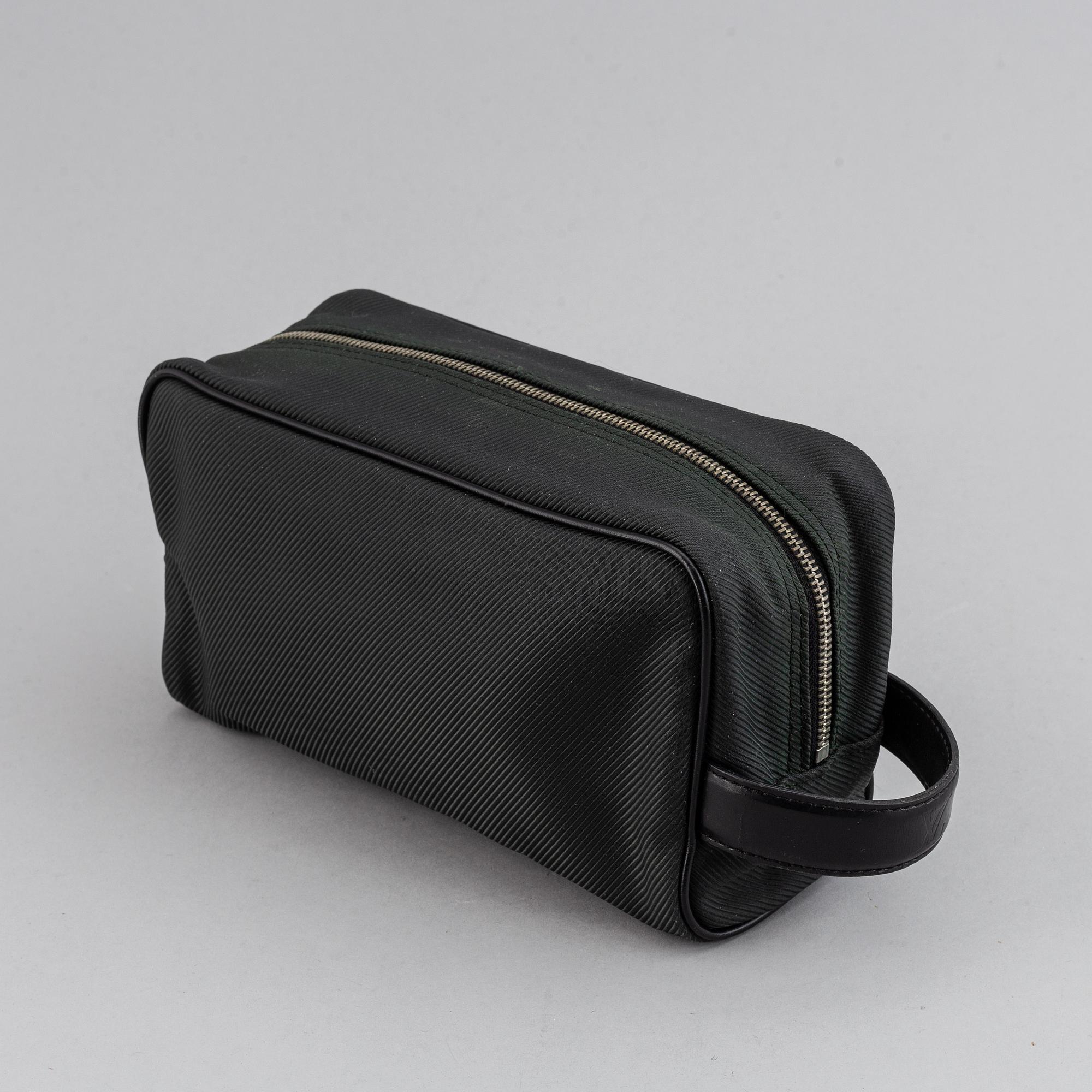 LOUIS VUITTON, 'Parana Toiletry Bag 26'.