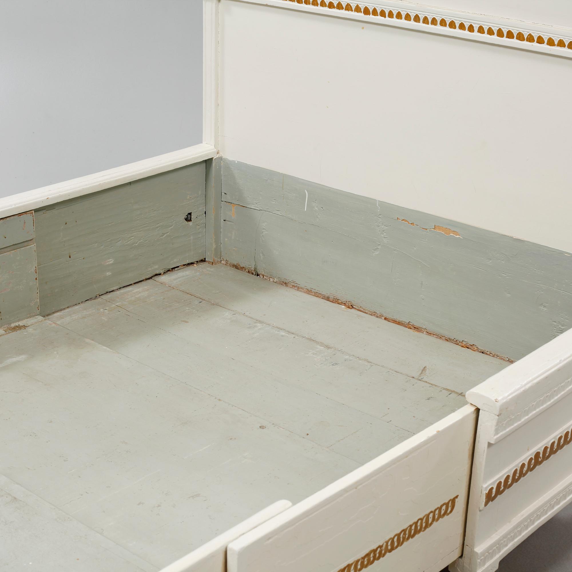 A late gustavian bed, around the year 1800.