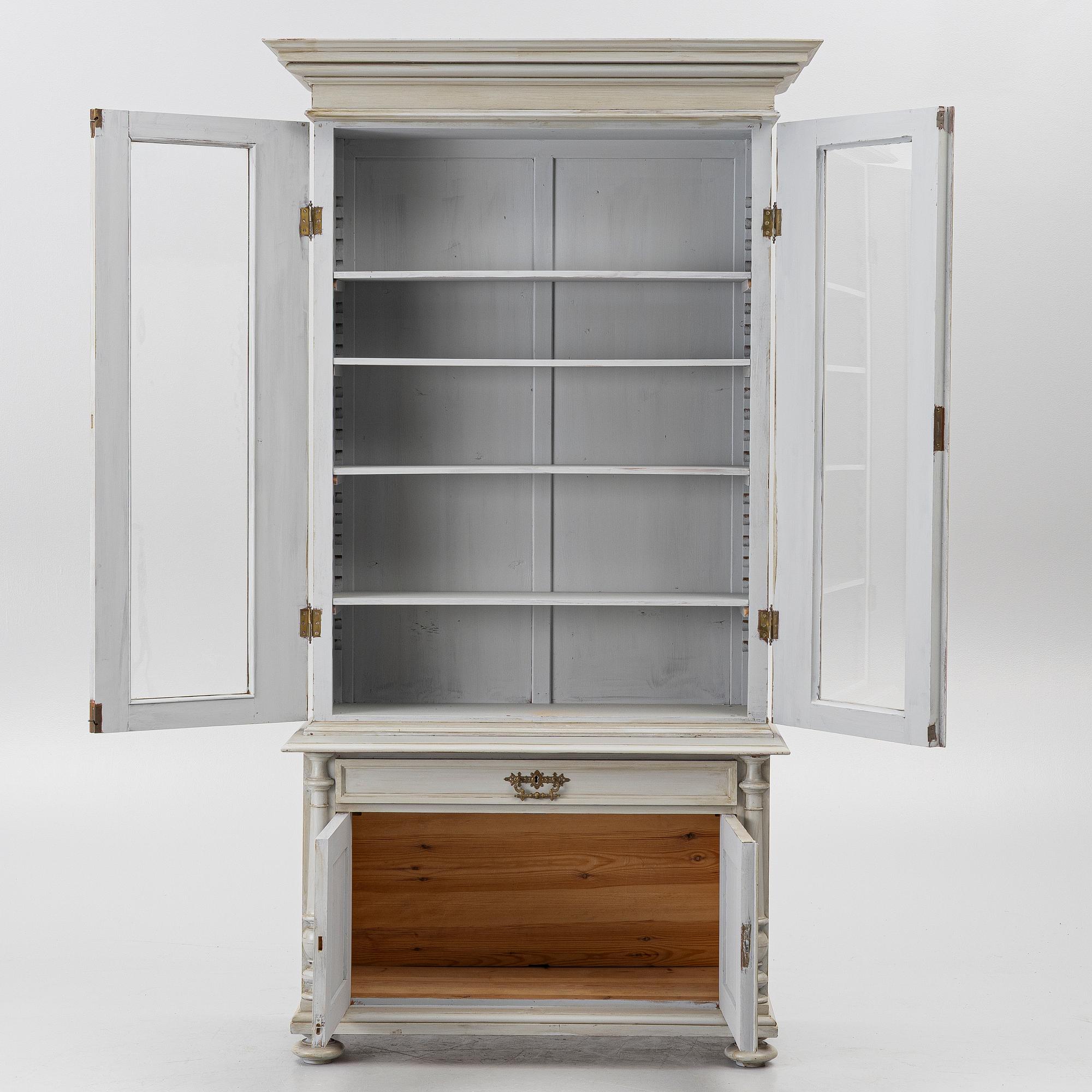 Bokskåp/ Vitrinskåp  1800-talets slut.