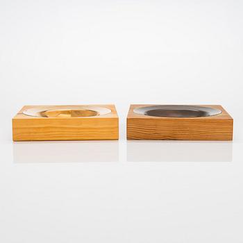 Tapio Wirkkala, two 1970s 'TW 488' ashtrays manufactured by Kultakeskus Hämeenlinna.