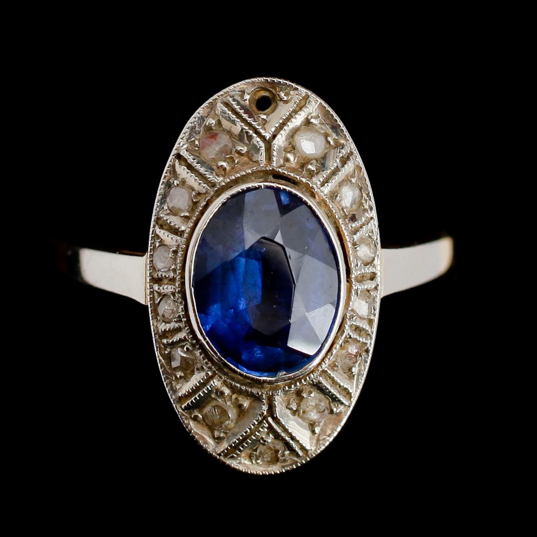 RINGAR, 2 st, 18 och 23 k, med blå och vita stenar. Total vikt ca 10 g.