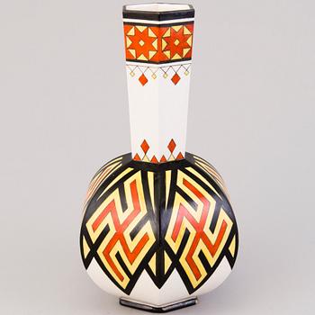 A 1900-1917 ceramic 'Fennia' vase for Arabia, Finland.