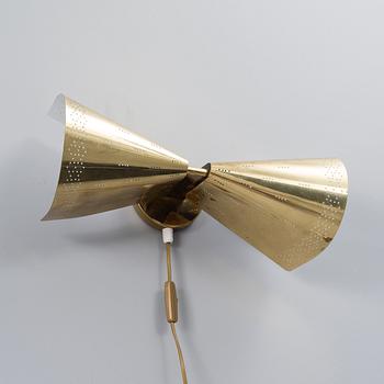 PAAVO TYNELL, VÄGGLAMPA. Tillverkad av Idman. 1950-tal.