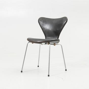 Arne Jacobsen, Chair, “Series 7”, Fritz Hansen, Denmark.