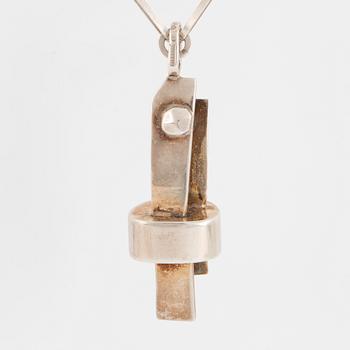 CLAËS E. GIERTTA, pendant with chain.