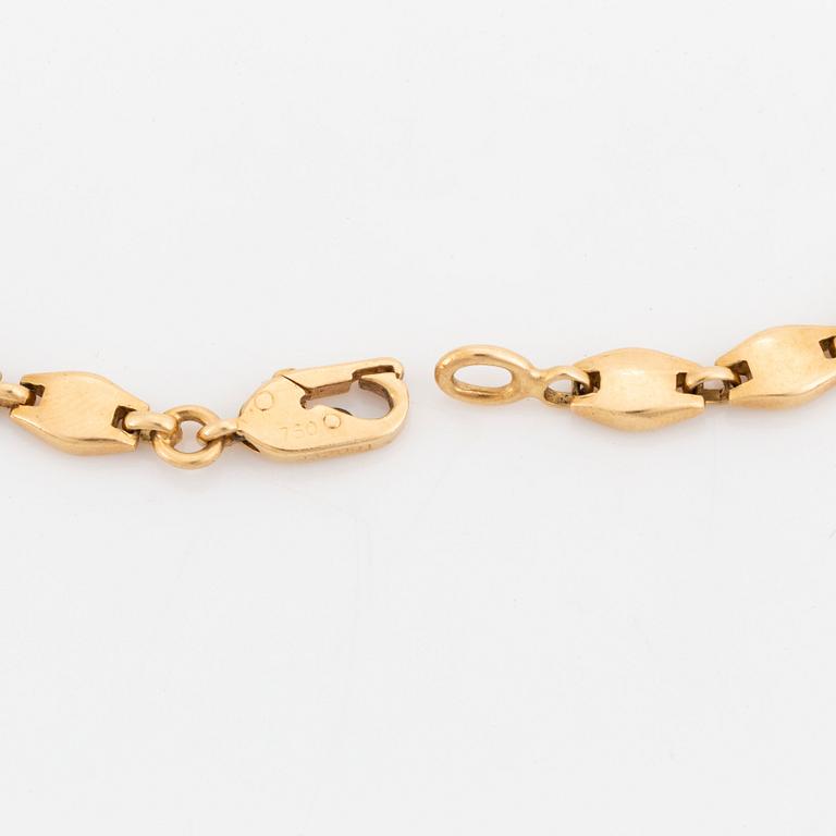 A Cartier 18K gold necklace.