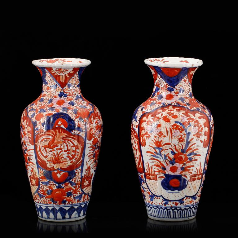 VASER, 2 st, porslin, Imari, Japan.