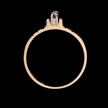 RING, 18K guld, diamanter. 1970. Vikt ca 4,7 g.