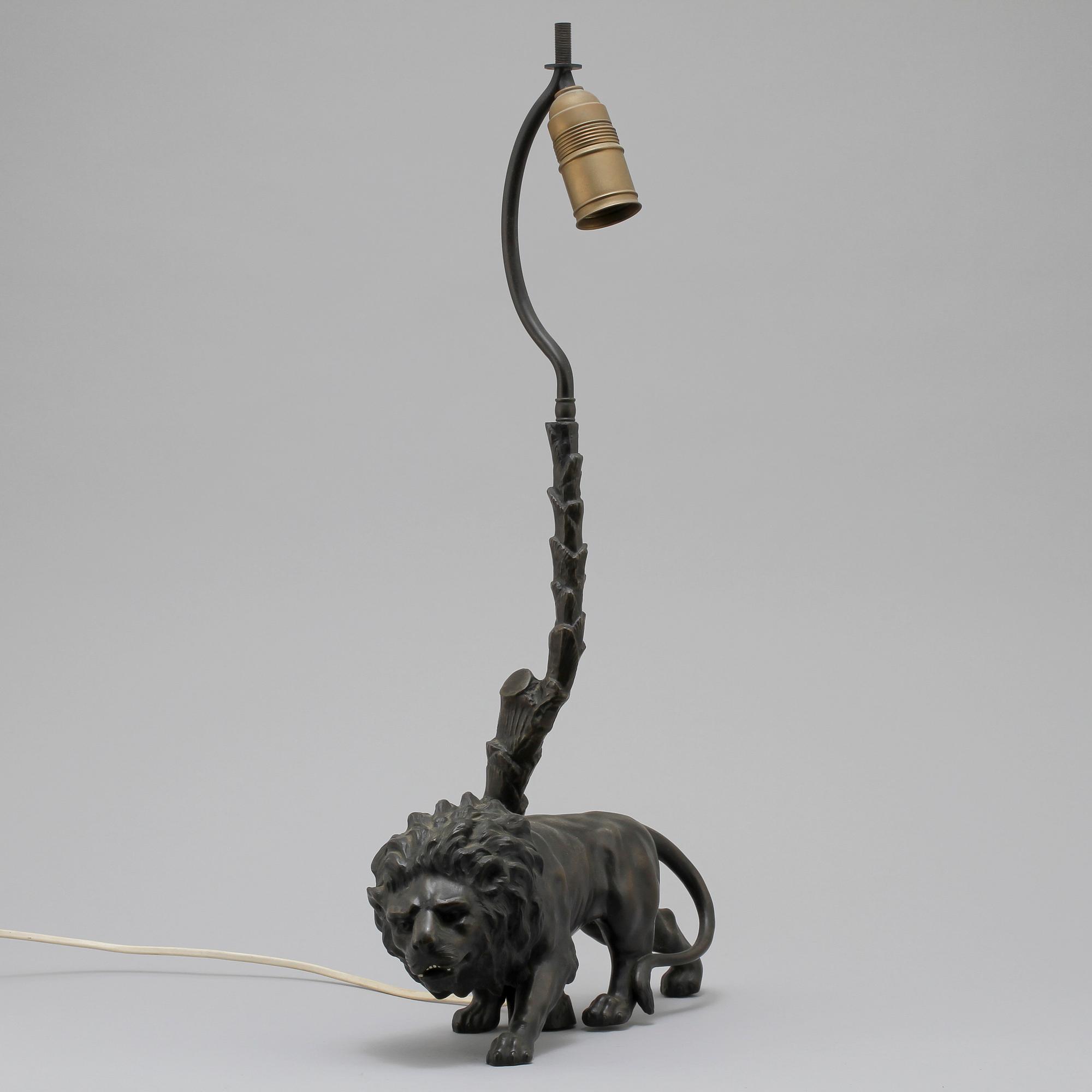 BORDSLAMPA, 1900-talets första hälft.