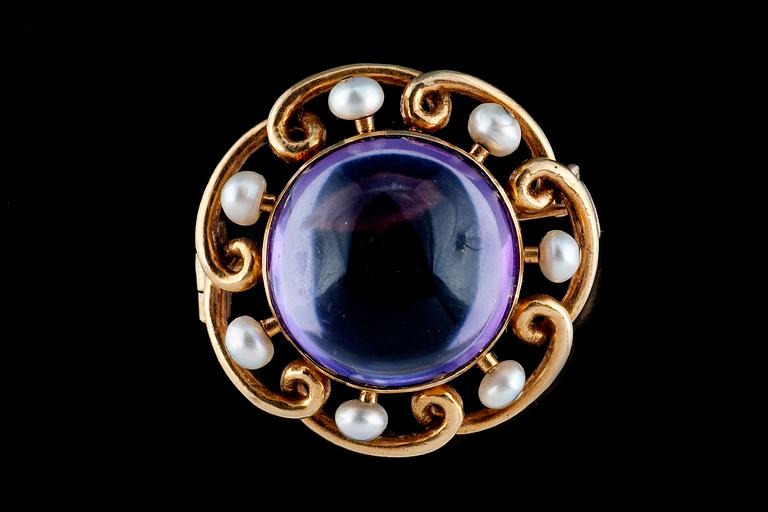 BROOCH.