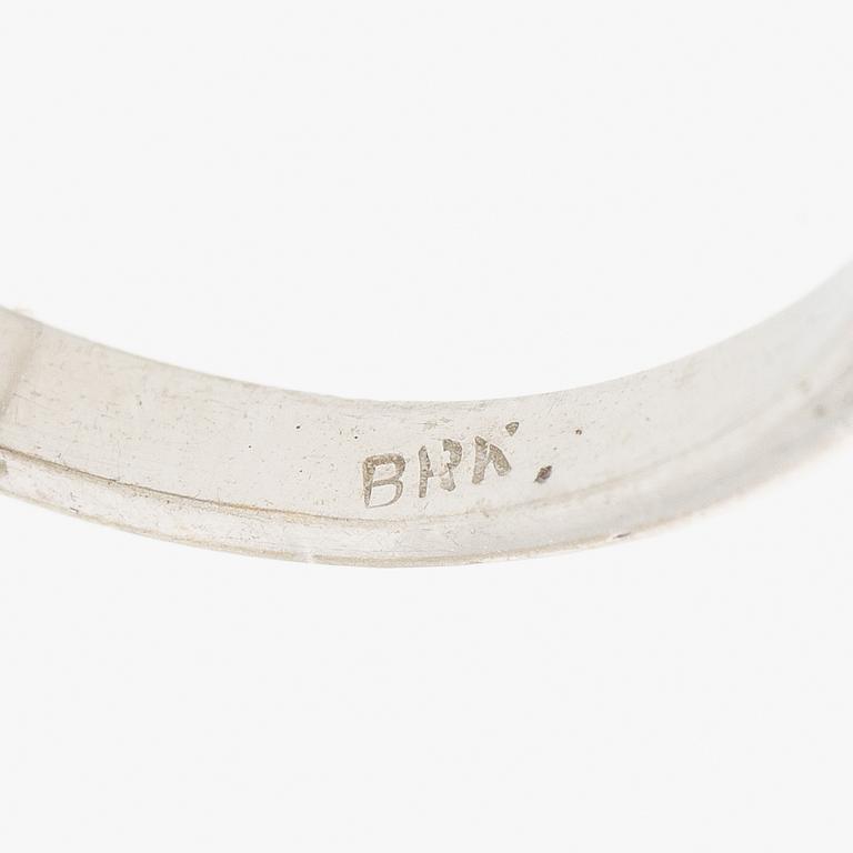 Ring in white gold with a navette-cut diamond and octagon-cut diamonds.