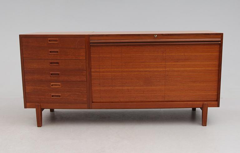 ARKVISKÅP / SIDEBOARD, 1900-talets andra hälft.