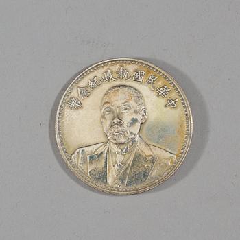 A box with five silver coins, Republic, early 20th Century.