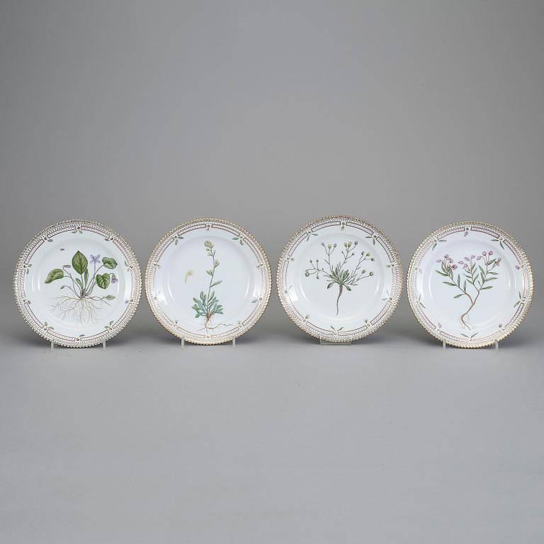ASSIETTER 4 st, porslin. "Flora Danica", Royal Copenhagen.