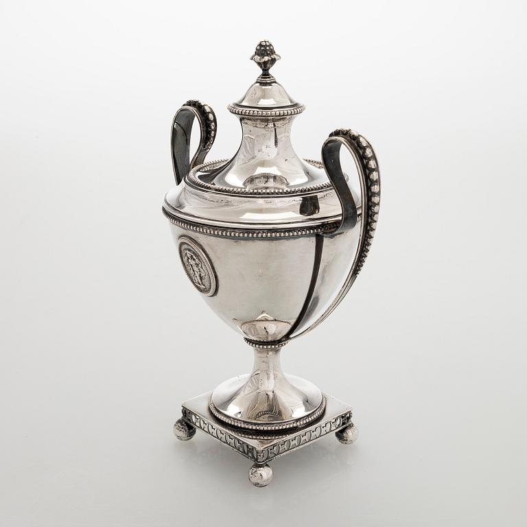 A lidded silver sugar bowl, GAB, Stockholm 1896.