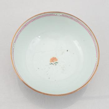 Six pieces of Chinese porcelain, Qing dynasty, 18th-19th century.