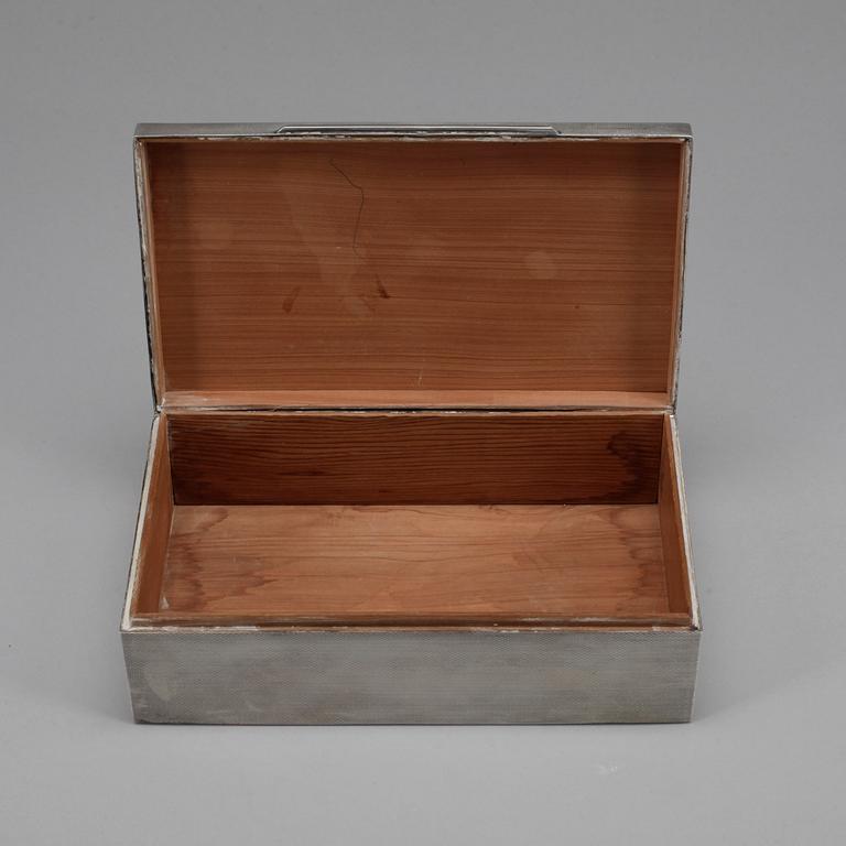 CIGARETTSKRIN, sterling silver, 1900-talets första hälft.