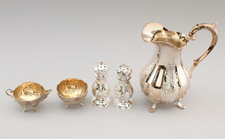 SILVERFÖREMÅL, 5 delar, märkta JLH samt svenska importstämplar, 1900-talets första hälft. Vikt ca 529 gram.