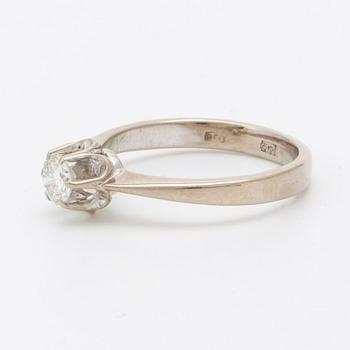 Ring 18K whitegold, 1 brilliant-cut diamond approx 0,35 ct, size 54, total weight 3,8 g.