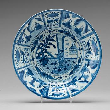 534. A blue and white dish, Ming dynasty, Wanli (1572-1620).