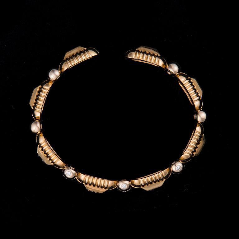 ARMRING.
