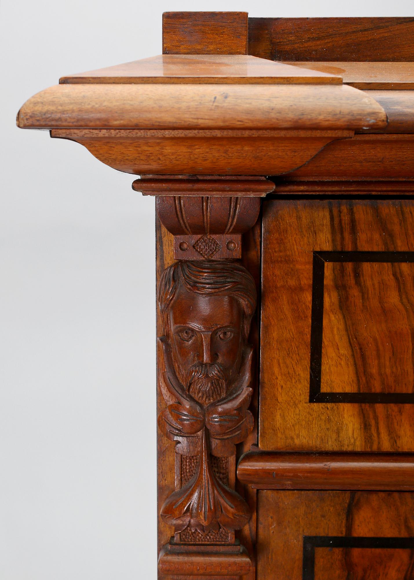 CHIFFONJE, nyrenässans, 1800-talets andra hälft.