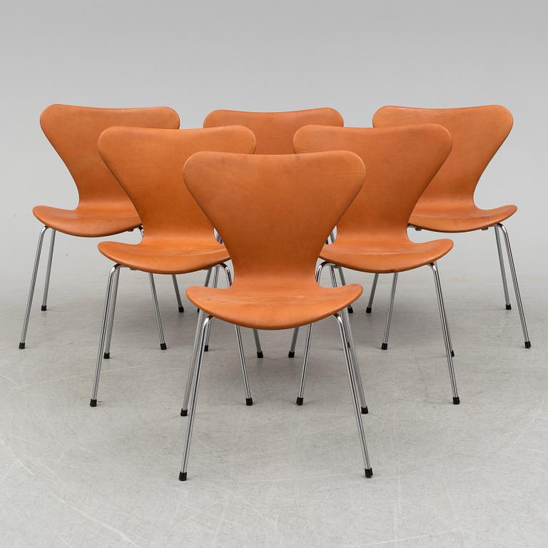 ARNE JACOBSEN, 6 stolar, "Sjuan", Fritz Hansen.
