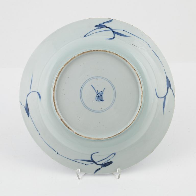 A Chinese blue and white porcelain dish, Qing dynasty, Kangxi (1662-1723).