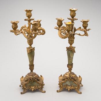 KANDELABRAR, ett par, metall och alabaster, 1800-talets slut.