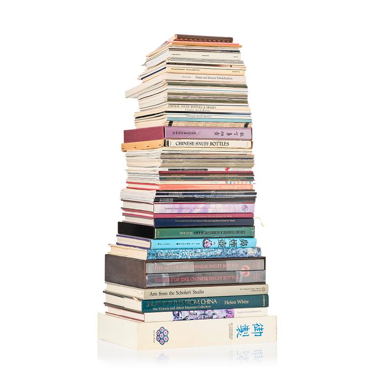 A Collectors Library, part 13. A group of books about snuffbottles (20 volumes).