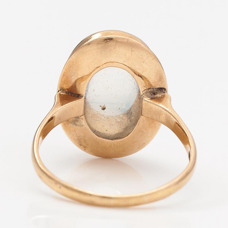 Ring klar sten, A 14K gold ring with a synthetic spinel. Reino Jaakkola, Helsinki 1957.