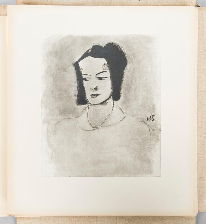 A portfolio with 48 prints from 1945.