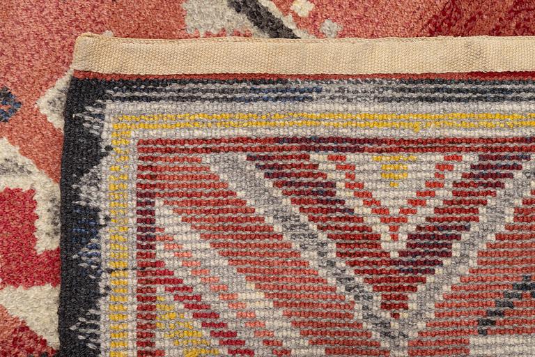 Margareta Sundbom Eichenholz, a knotted pile carpet, ca 338 x 343, unsigned.