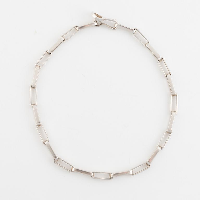 Karl-Ingemar Johansson, silver necklace.