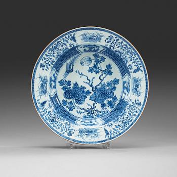 A blue and white dish, Qing dynasty, Yongzheng (1723-35).