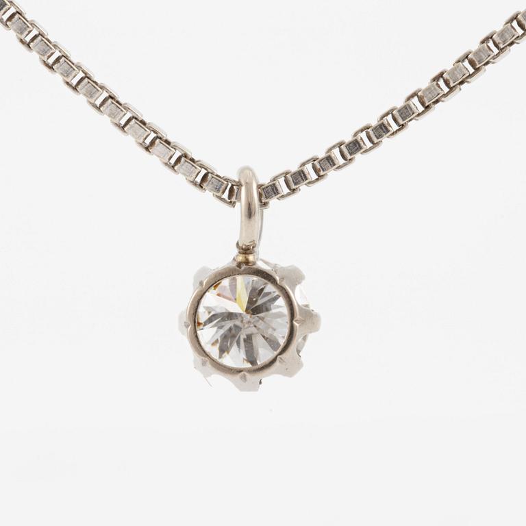 Pendant in 18K white gold with brilliant-cut diamond.