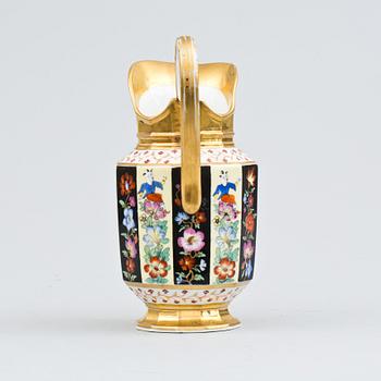 KANNA, porslin. Senempire, europa. 1800-talets andra hälft.
